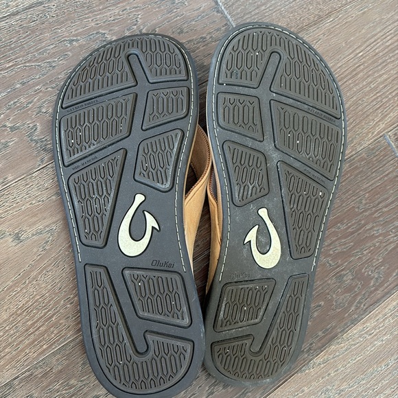 Olukai Tan Leather Flip Flops - Picture 9 of 10